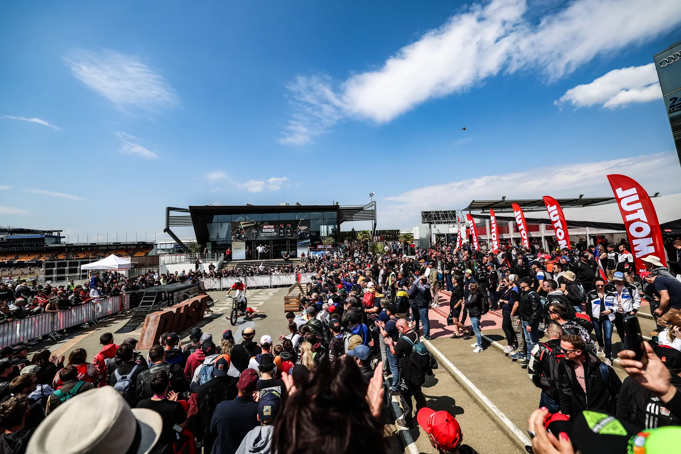 203936motogp le mans 2025 ambiance photo william joly 2250