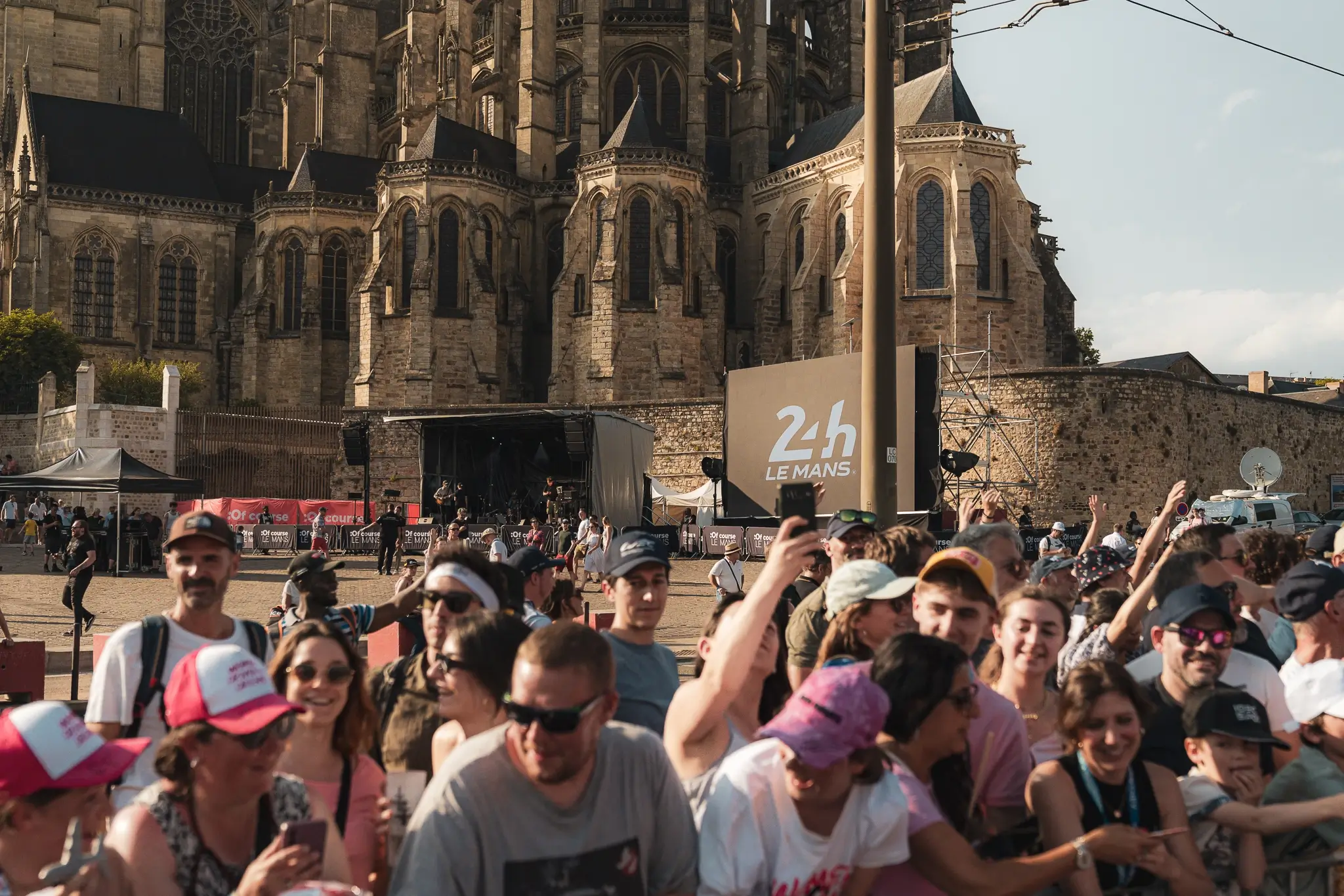 24h du mans parade des pilotes 2025 shiftech milwaukee 102 2048