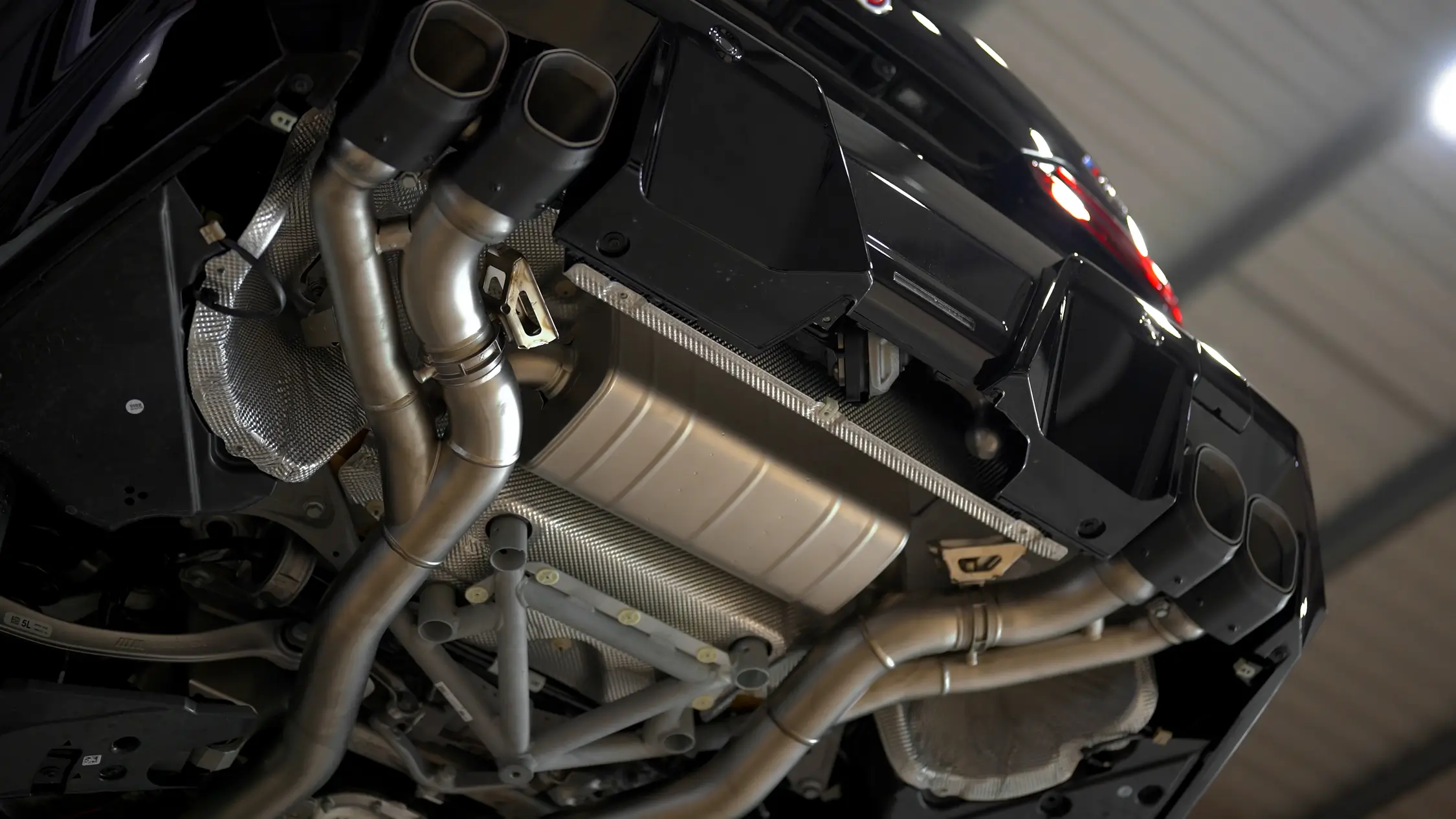 Bmw m5 g99 echappement akrapovic admission eventuri carbone shiftech preparateur bmw 11