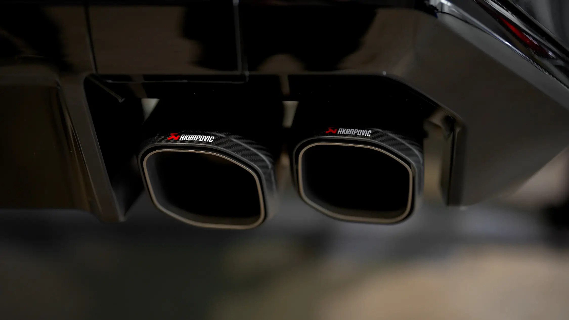 Bmw m5 g99 echappement akrapovic admission eventuri carbone shiftech preparateur bmw 13