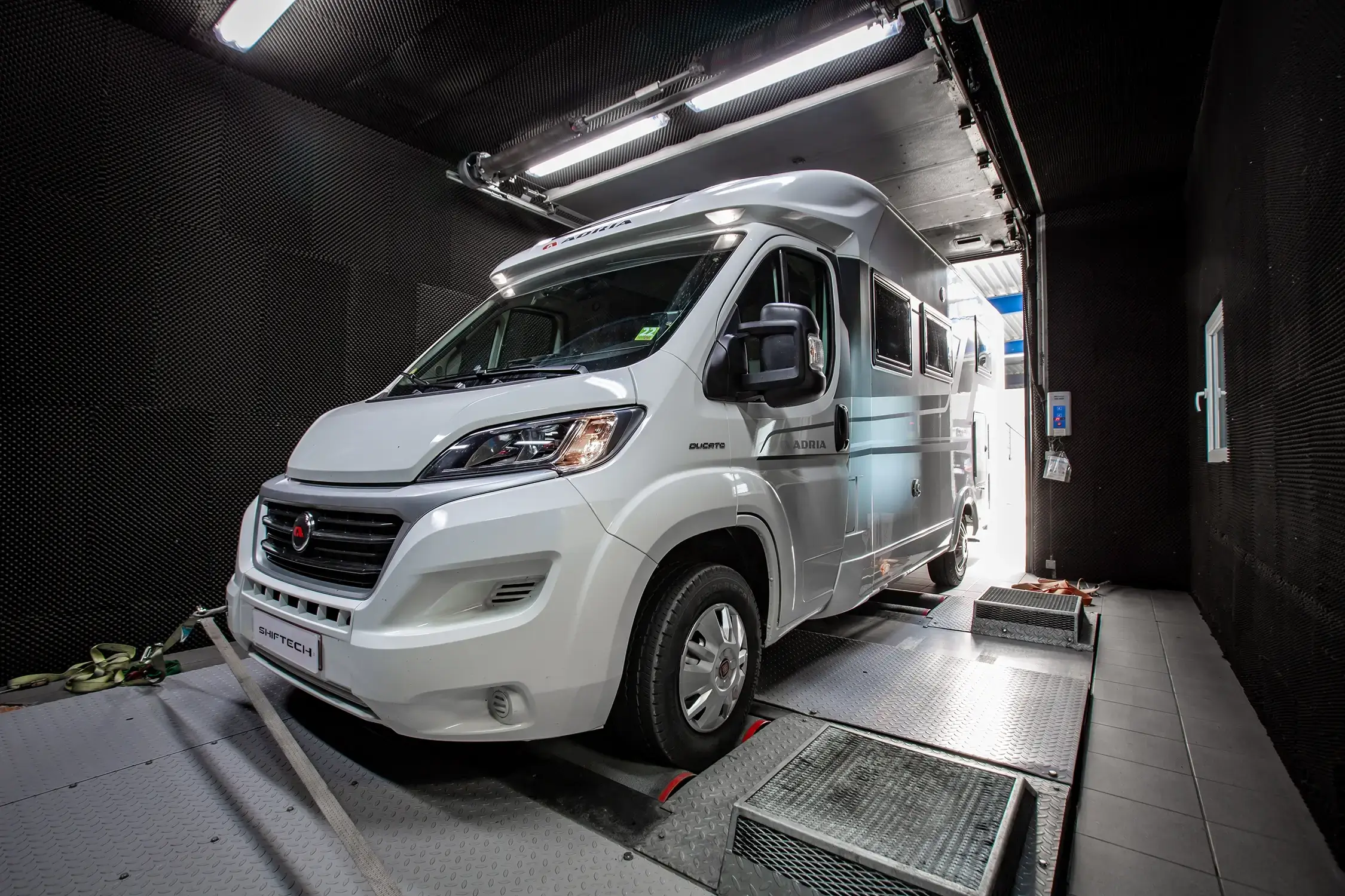 Camping car van life reprogrammation moteur vacances voyages shiftech banc puissance