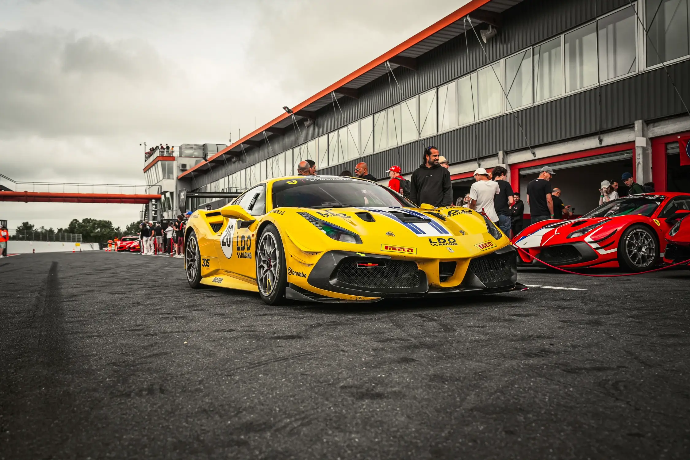 Shiftech 500 ferrari contre le cancer sport et collection 2025 29 2250
