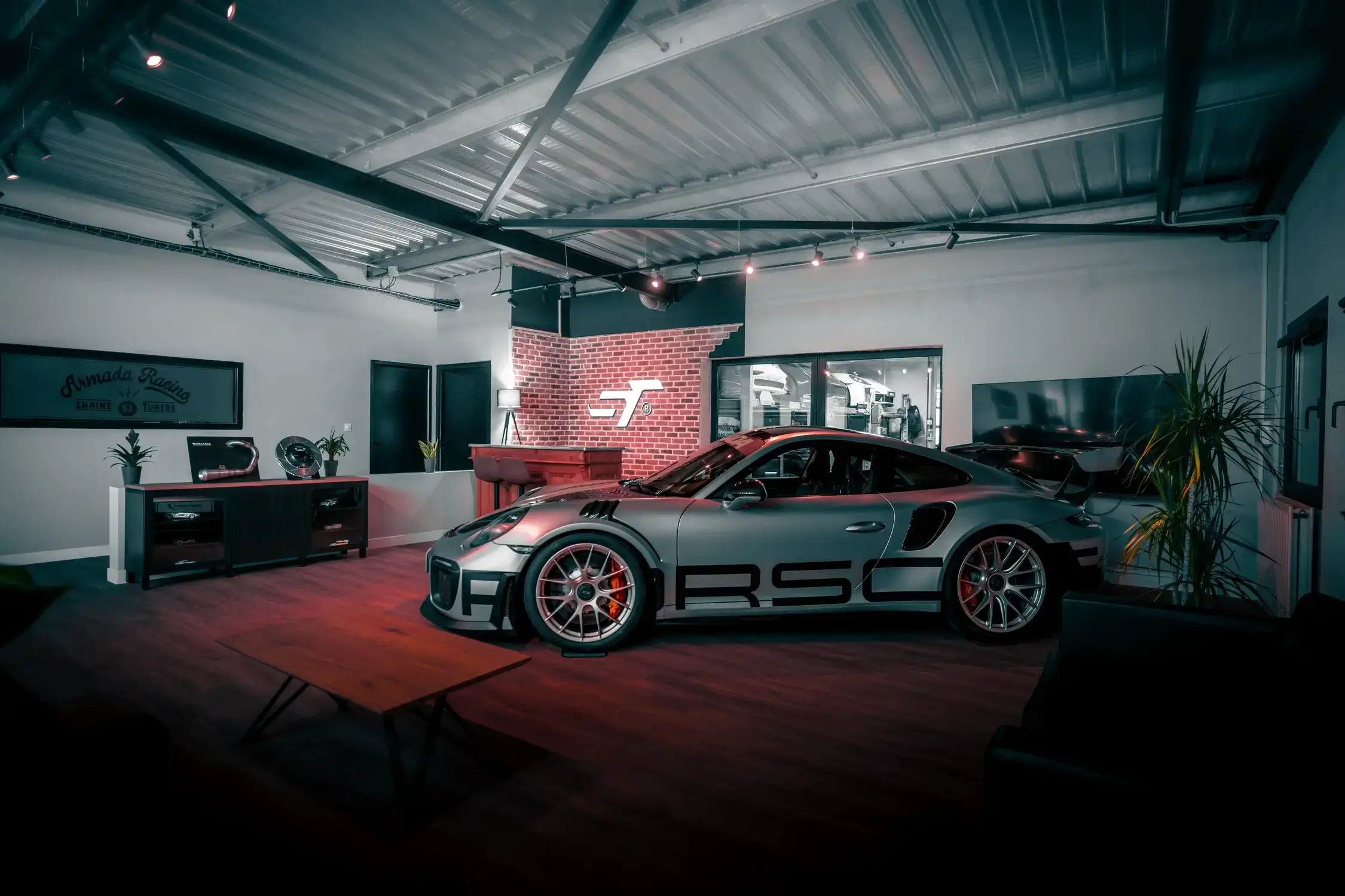 Shiftech limoges ouverture locaux accueil salon porsche client 1697554668