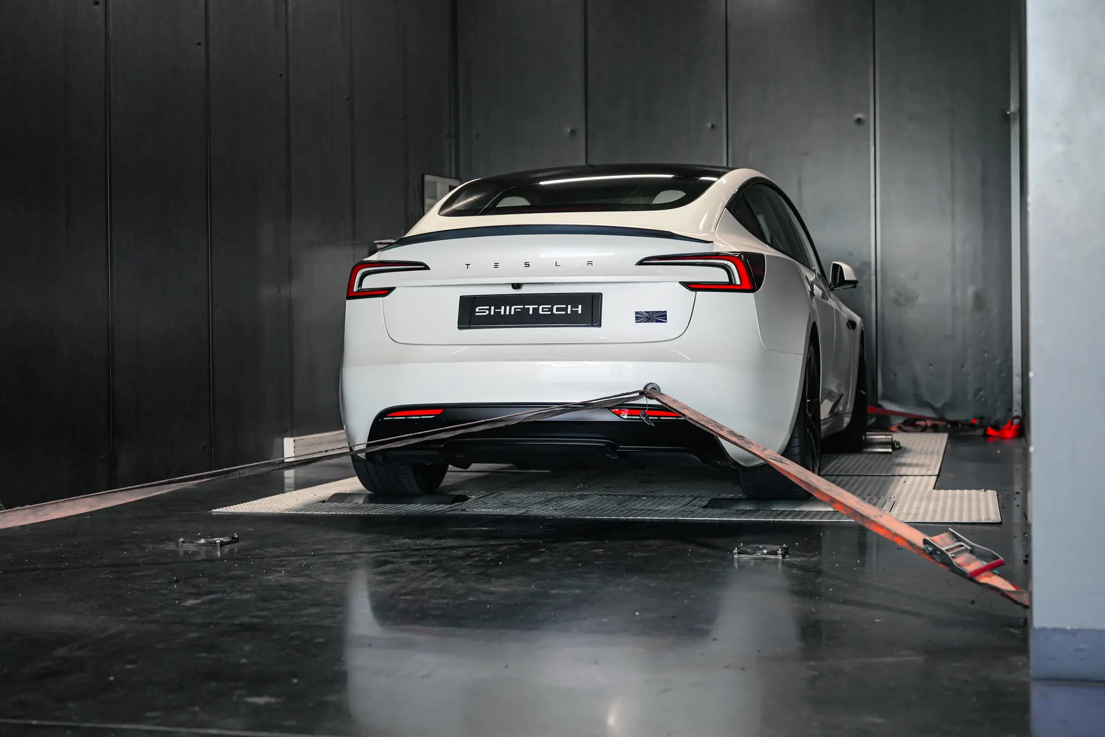 Tesla model 3 rerpogrammation moteur esthetique tesla model 3 showcar shiftech vehicule electrique 6 2250